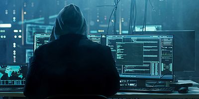 Ünlü Serçe casusluk peşinde