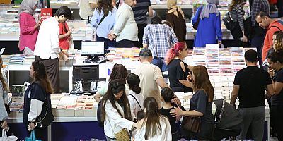 Ünlü yazarlardan Kepez Kitap Fuarı’na övgüler