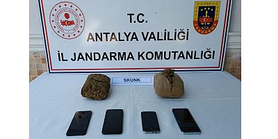 Uyuşturucu tacirleri yakayı ele verdi