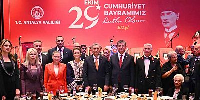 Vali Şahin: Cumhuriyeti kuran nesle ne kadar şükran duysak azdır