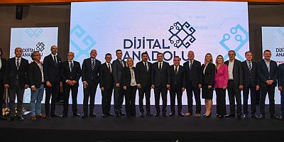 Vali Şahin: Dijital dünyada çağın önüne geçmek en büyük hedefimiz