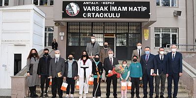 Vali Yazıcı: Aydınlık bir gelecek için gençlerimize dokunmalıyız