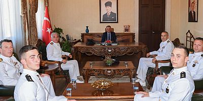 Vali Yazıcı Deniz Harp Okulu öğrencilerini kabul etti