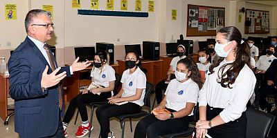 Vali Yazıcı: Hayattaki hiçbir zorluk karşısında vazgeçmeyin