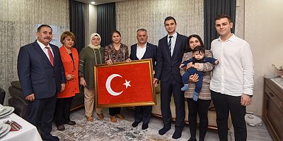 Vali Yazıcı, iftarda şehit ailesine misafir oldu