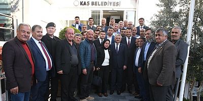 Vali Yazıcı Kaş muhtarları ile bir araya geldi