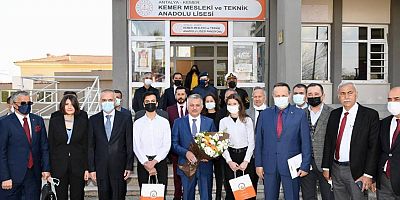 Vali Yazıcı, Kemer'de öğrencilerle ve okul müdürleriyle buluştu