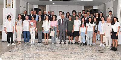 Vali Yazıcı, LGS'de tam puan alan öğrencilerle bir araya geldi