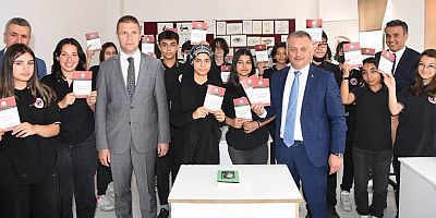 Vali Yazıcı öğrencilere 