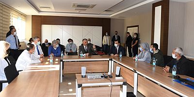 Vali Yazıcı, pitbull saldırısı sonucu yaralanan Asiye'nin ailesini hastanede ziyaret etti