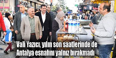 Vali Yazıcı, yılın son saatlerinde de Antalya esnafını yalnız bırakmadı