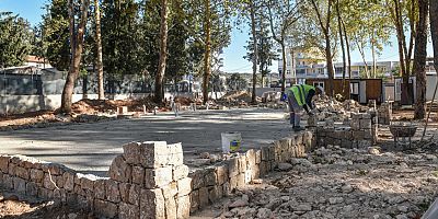 Varsak kent meydanına kavuşuyor