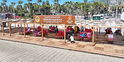 Vatandaşlar yaz sıcaklarının stresini Alanya Belediyesi halk plajlarında atıyor