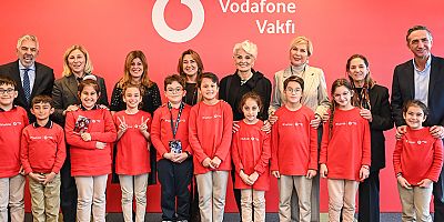 Vodafone Vakfı Danışma Kurulu üyeleri geleceğin yapay zeka yıldızlarıyla buluştu