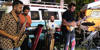 VoSahne Kemer'de konser verdi