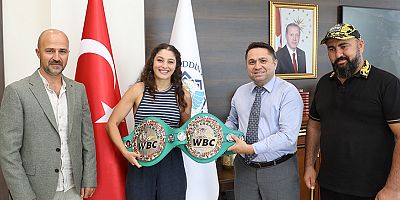 WBC Boks Şampiyonu'ndan Rektör'e ziyaret