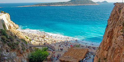 Yaklaşık her iki kişiden birisi bayram tatilde Akdeniz’i tercih ediyor
