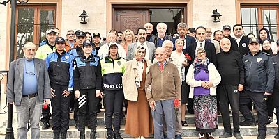 Yaşlılara Saygı Haftası’nda Kepez’in huzurevine anlamlı ziyaret