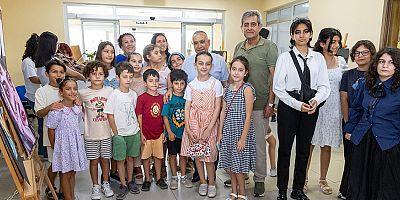Yaz kursu öğrencilerinin sanat eserleri İbrahim Sözen Gençlik Merkezi'nde sergilendi