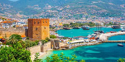 Yaz sıcaklarında tatil keyfi Ege ve Akdeniz'de çıkıyor