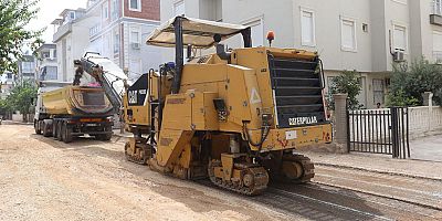 Yeni Emek Mahallesi’nde 5 sokakta yollar yenileniyor
