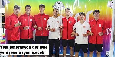 Yeni jenerasyon defilede yeni jenerasyon içecek