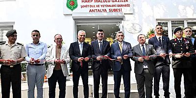 Yenilenen dernek binası açıldı