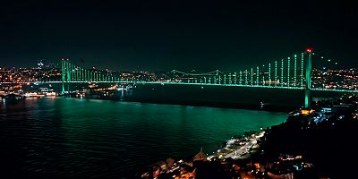 Yeşilay'ın Bağımsızlık Seferberliği'ne dikkat çekmek amacıyla İstanbul'daki 3 köprü yeşil renkle ışıklandırıldı