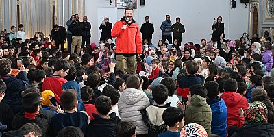 Youtuber Sertaç Abi çocuklarla buluştu