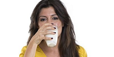 Yüksek kaliteli protein için her gün iki bardak süt!
