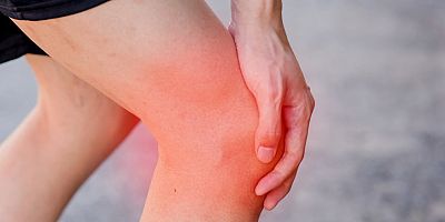 Yürürken bacaklarınızda gerçekleşen ağrı topallamanıza neden oluyorsa dikkat!