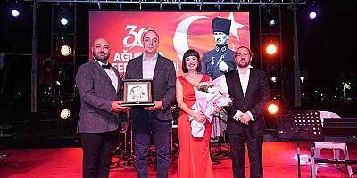 Zafer Bayramı coşkusu Konyaaltı'nda yaşandı