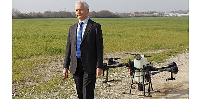 Ziraat Fakültesi Aksu Çiftliği’nde drone ile herbisit (Yabancı ot ilacı) uygulaması gerçekleştirildi