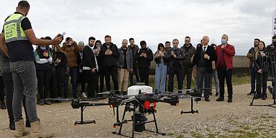 Ziraat Fakültesi Aksu Çiftliği’nde drone ile katı gübre uygulaması gerçekleştirildi