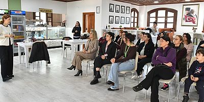 Zübeyde Hanım Kadın Eğitim ve Sosyal Tesisi’nde kadın sağlığı konuşuldu  