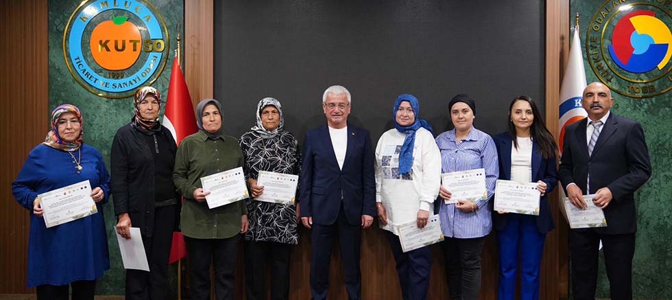 ‘’Tarımda Kadın Eli Finike’de Güçleniyor: Tarımsal Üretim Mesleki Eğitim Akademisi’’ Sertifika Töreni Gerçekleştirildi