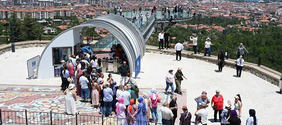 Tur firmaları rotayı Isparta’ya çevirdi, şehir ziyaretçi akınına uğradı