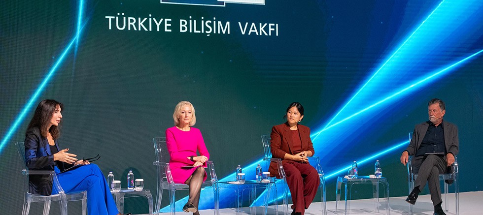 Türkiye Bilişim Vakfı 30'uncu yılında yapay zekâyı mercek altına aldı