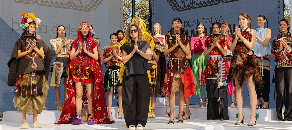 Türkiye'nin en büyük moda şovu Antalya'da başladı