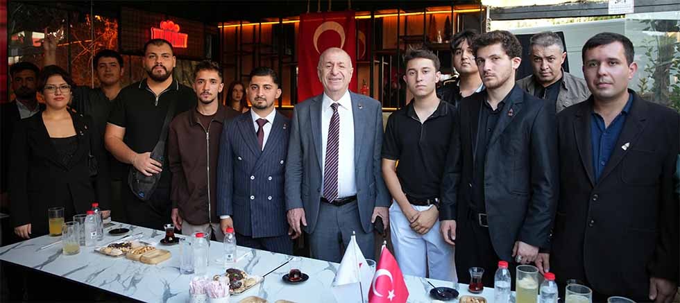 Ümit Özdağ Alanya'da esnaf ve vatandaşlarla bir araya geldi