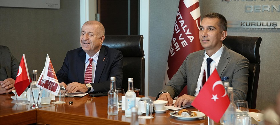 Ümit Özdağ Antalya Sanayici ve İş İnsanları Derneği'ni ziyaret etti