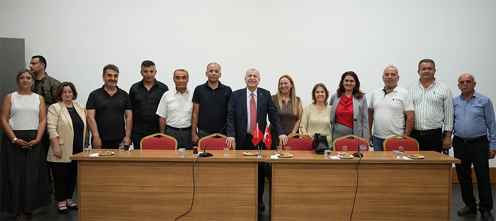 Ümit Özdağ Konyaaltı Muhtarlar Derneği’ni ziyaret etti