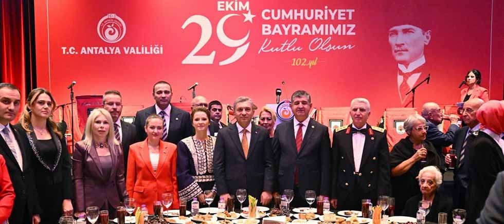 Vali Şahin: Cumhuriyeti kuran nesle ne kadar şükran duysak azdır