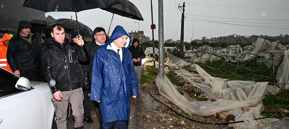 Vali Şahin, Demre ve Kumluca'da zarar gören alanları yerinde inceledi