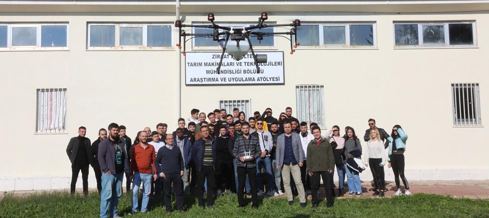 Ziraat Fakültesi’ne eğitim ve ar-ge amaçlı ilaçlama dronu hibe edildi